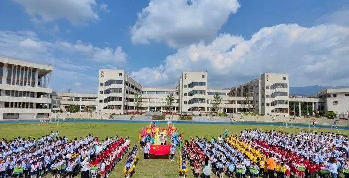 文娃迎亚运,你我心连心——桐庐县文正小学第二届田径运动会_赛场