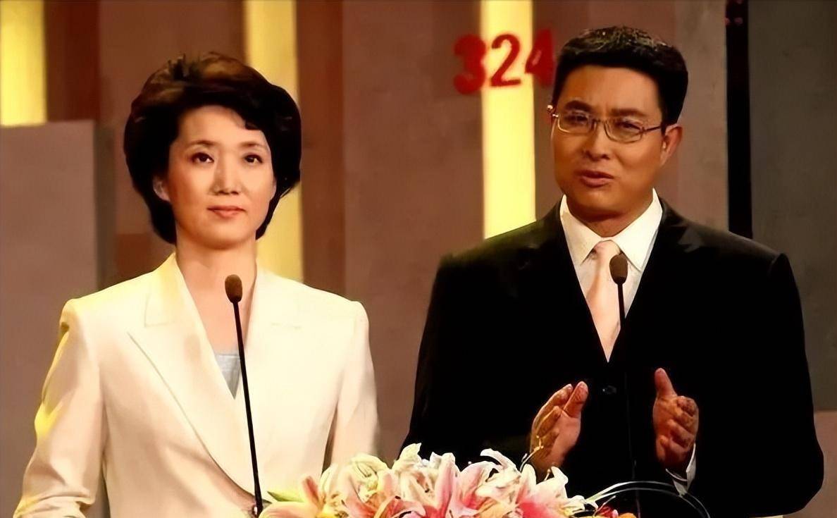 央视"首席女主播"李修平:42岁再婚嫁大10岁丈夫,至今无儿无女_工作