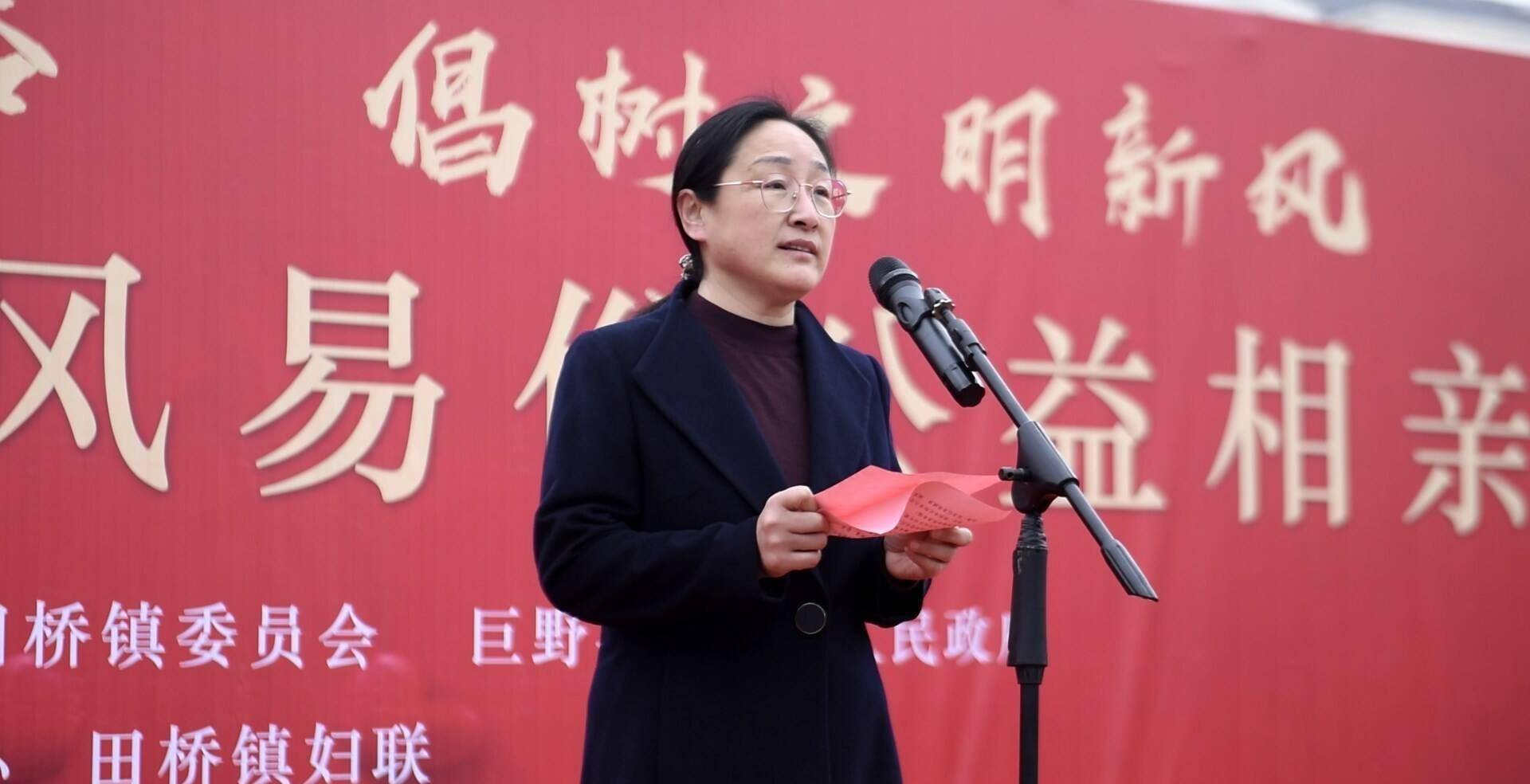 高素娟在致辞中指出,去年以来,我县大力开展以"树新风 兴万家"为主题