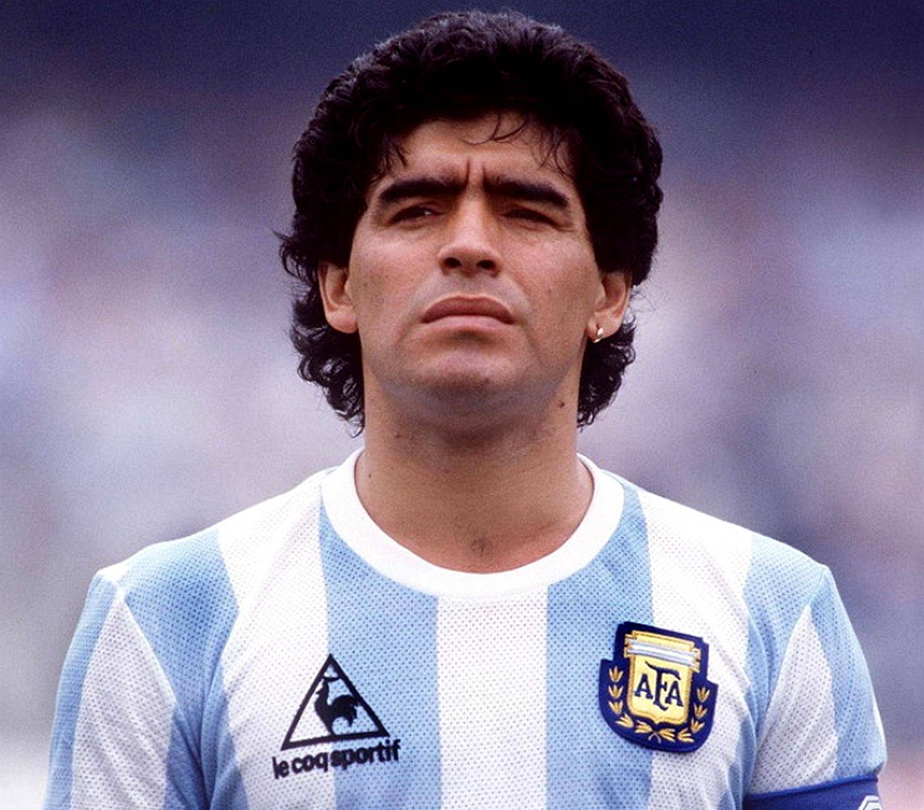 马拉多纳数据不如梅西,荣誉不如齐达内,为何却能成为公认的球王_老马