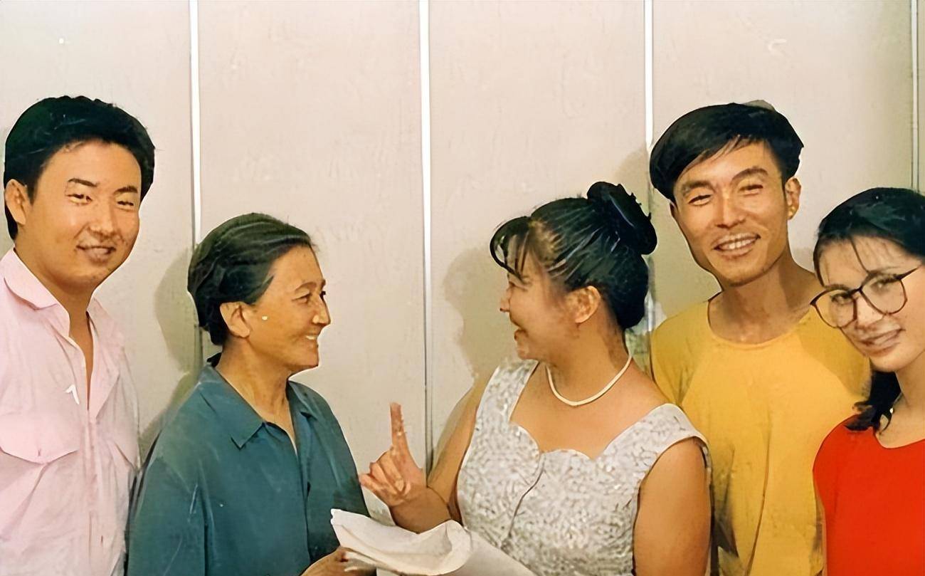 演员谢园:一生无儿无女,去世3年后,遗孀邱悦的选择令人泪目_生活