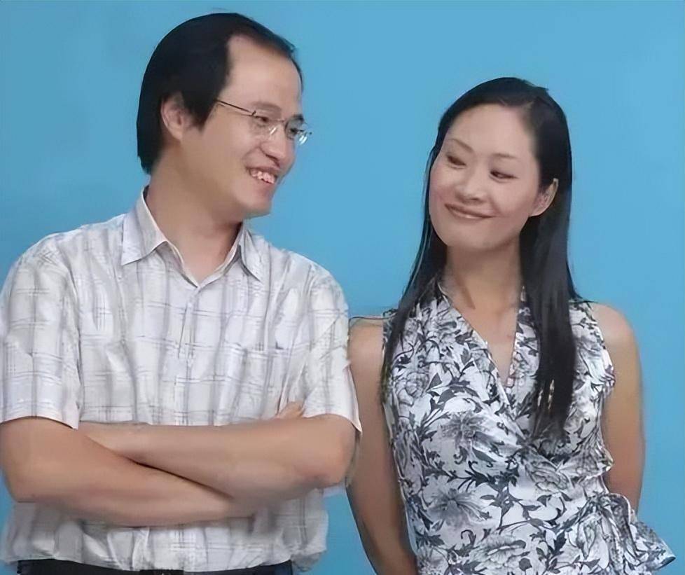 于文华:婚姻风波另有隐情,二婚嫁网恋男友,今生活美满家庭幸福_李凡
