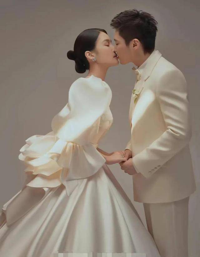 赵本山26岁女儿官宣结婚,据知情人透露嫁妆高达50亿_球球_婚礼_赵珈萱