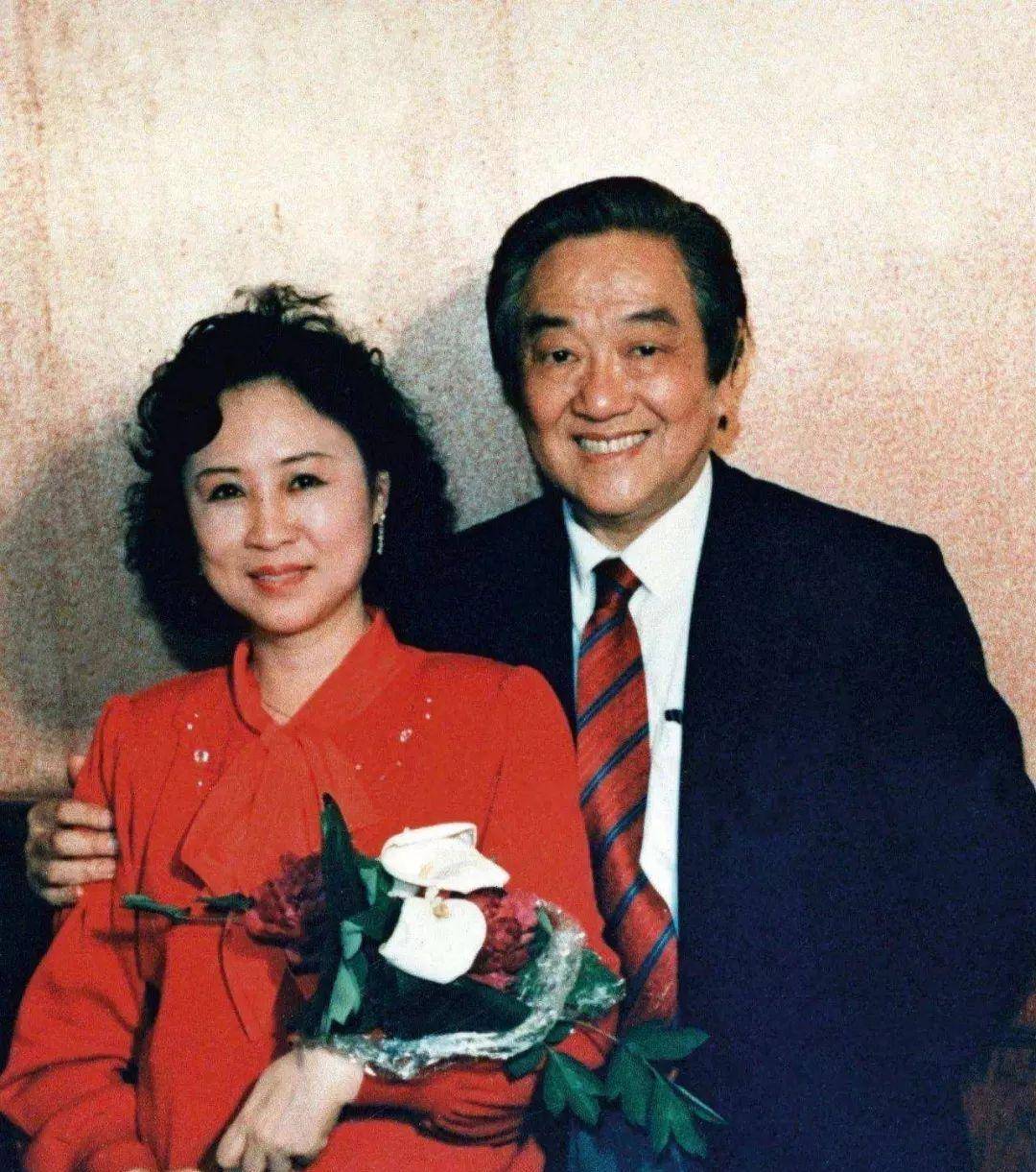 和父母一起自杀,最爱有妇之夫,琼瑶比她的小说更"荒唐"_年琼瑶_蒋仁