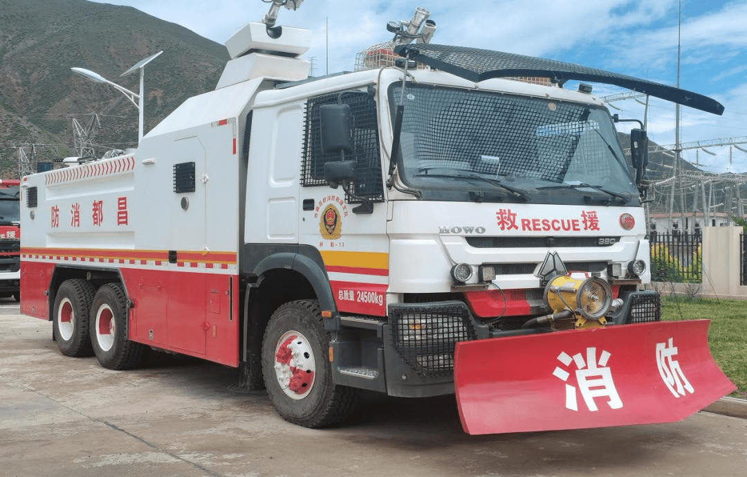 昌都支队装备革新:清障车"变身"隧道灭火消防车_车辆_供气_火灾