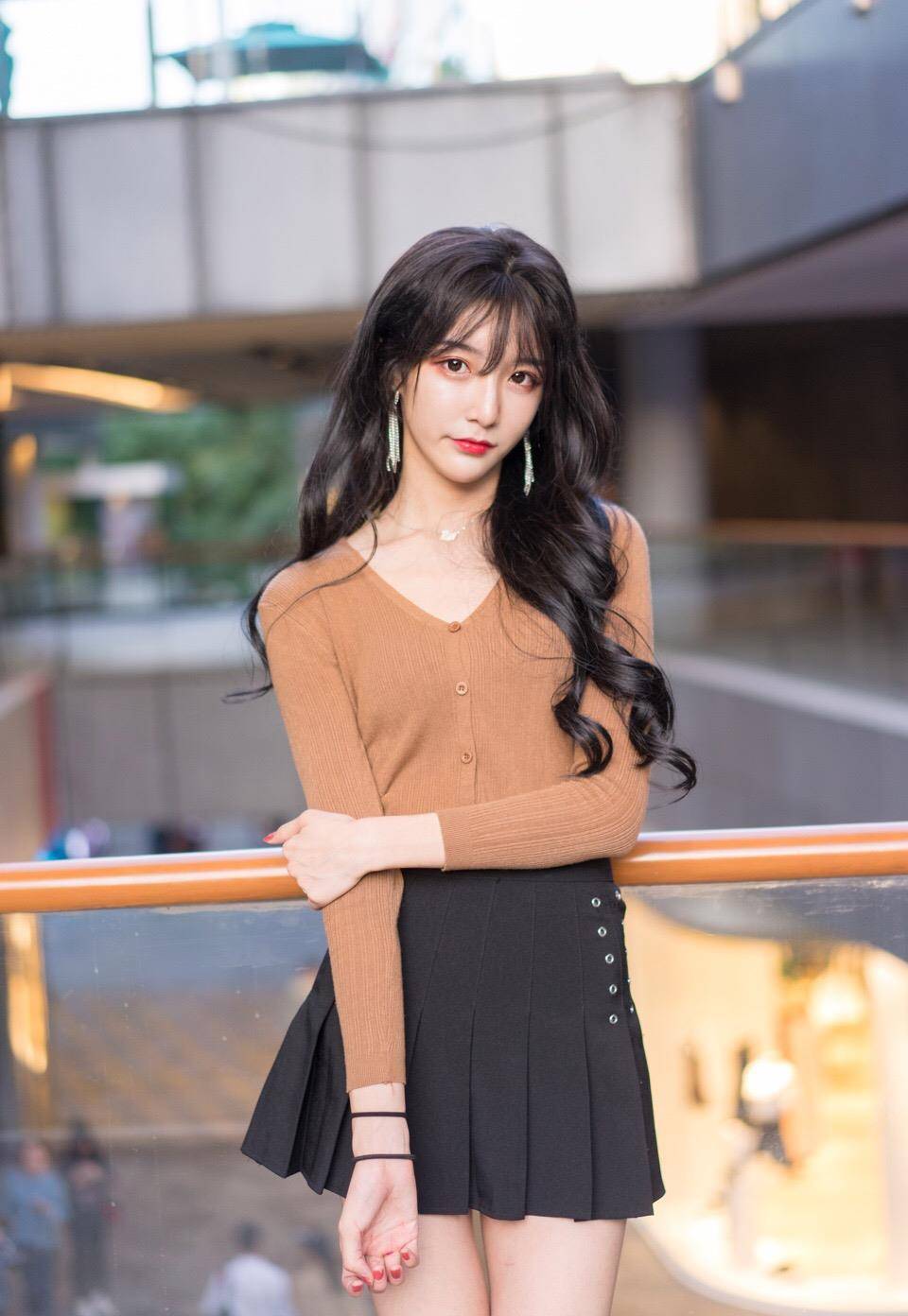 曾火遍抖音的第一女装大佬艾比,这张脸给毁成这样了?