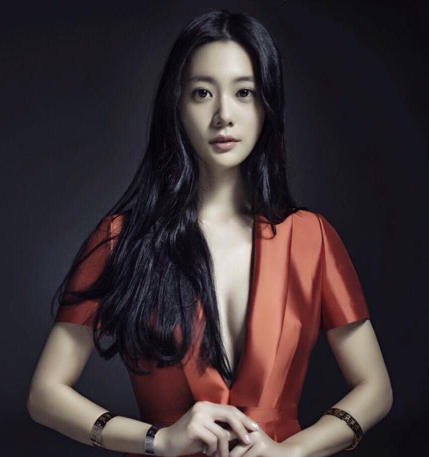 李成敏的曼妙身材有多迷人,网友:不愧为国外第一网络美女_崔长洙_男生