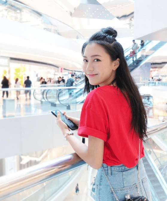 网红张欣欣富商男友被砍,日前才公开恋情,女方深陷被包养传闻_因为