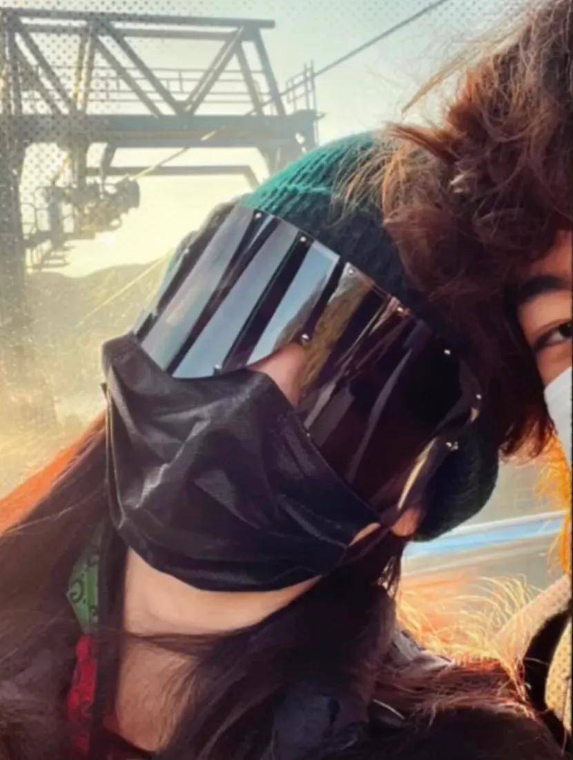 lucas颜值变化大,小q霸气搂妈妈_lucas_quintus_感觉