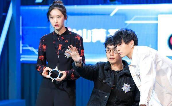 最强大脑:英雄难过"美人关",郎佳子彧王雯萱提前出局_答题_因为_女生