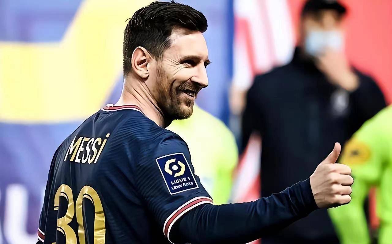 第一个区别是梅西续约所支付的年薪.