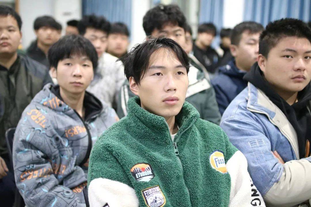 我们学习的好榜样优秀团队奖220701a班徐梓浩项目组小组成员尹国梁,谭