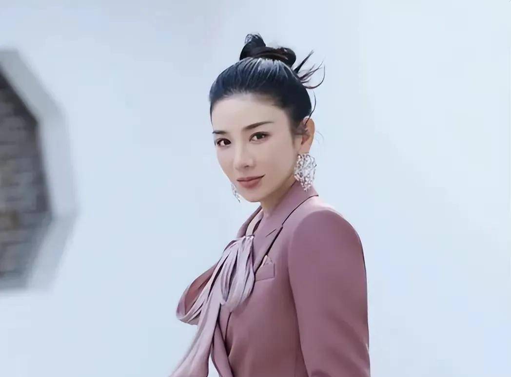 黄奕官宣,姐也有小男友了_黄奕今_剧中_女人