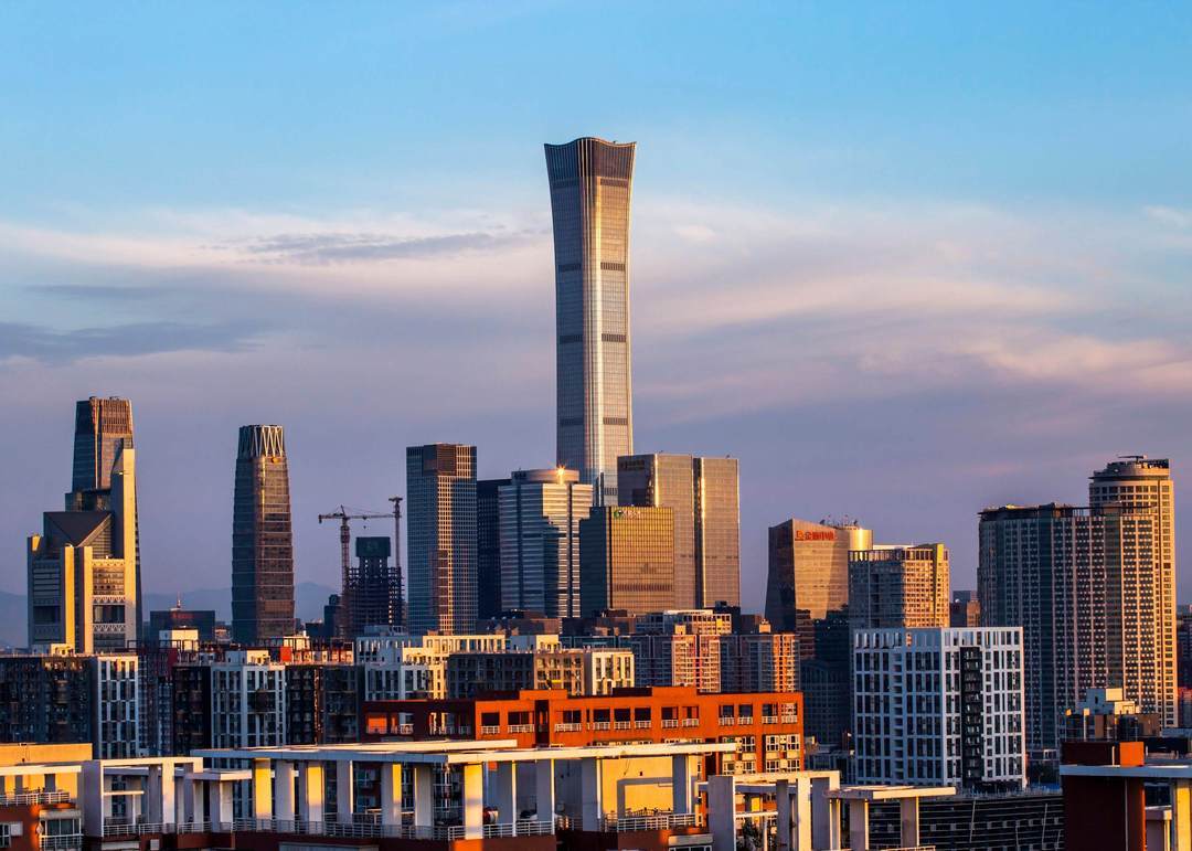 是北京第一高楼,北京地标建筑,建筑总高528米,曲线优美,充分考虑了