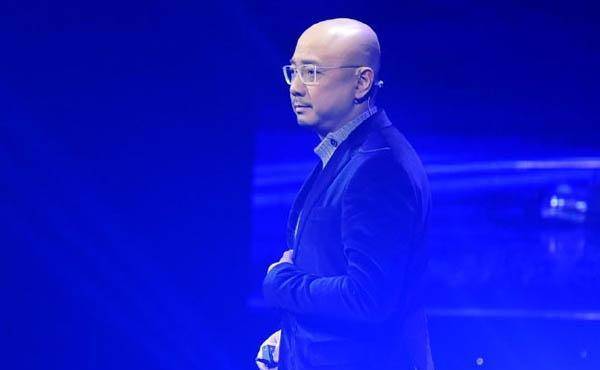 影帝徐峥深夜和美女约饭,二人饮酒热聊,之后开车送对方回家_女人_时候