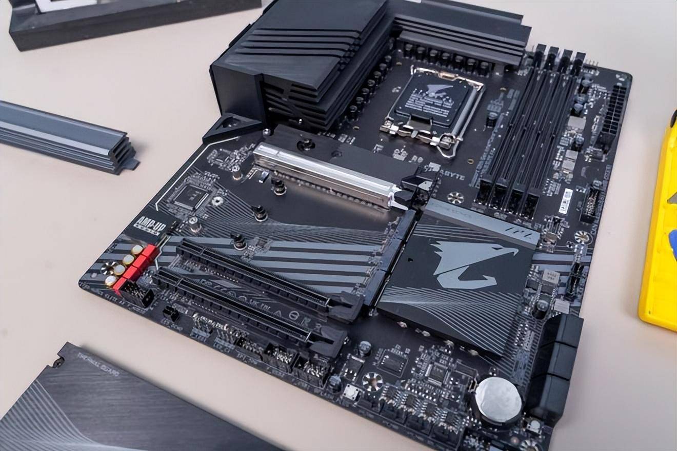 技嘉z790小雕elite ax主板拆解评测_散热_供电_插座