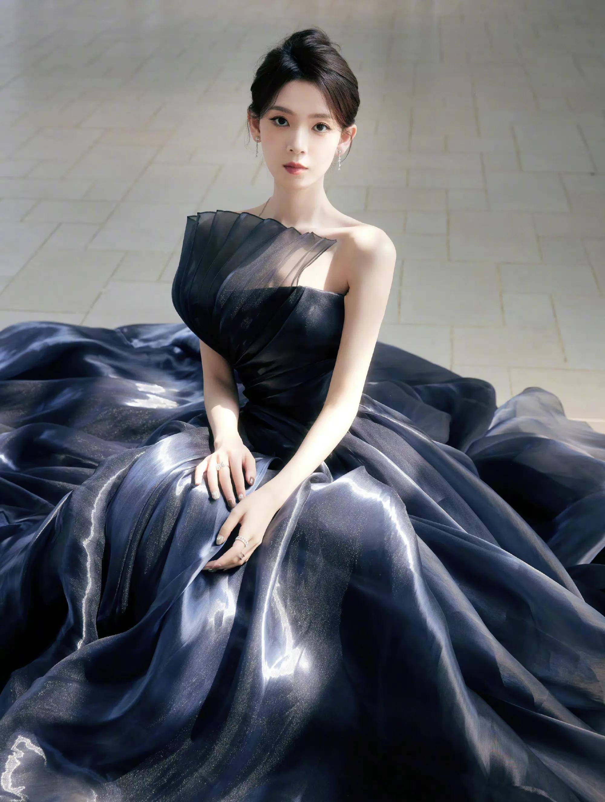 陈瑶穿裸色透视纱裙性感撩人 身姿婀娜曼妙 优雅高贵_大片_设计_造型