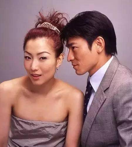 真的要嫁给刘德华,真的需要很大的勇气,所以,郑秀文选择将这份爱埋在