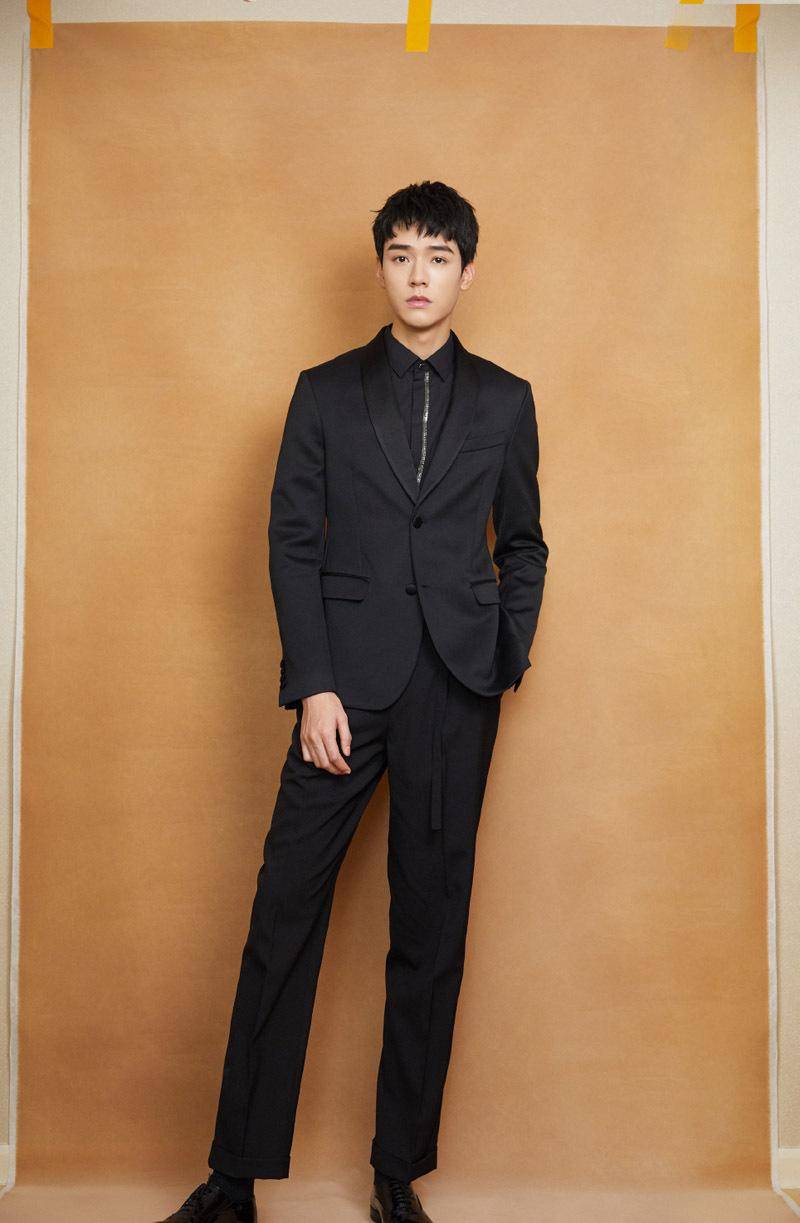 男星的西装照,哪个荷尔蒙爆棚?_男人_宋亚轩_姐姐