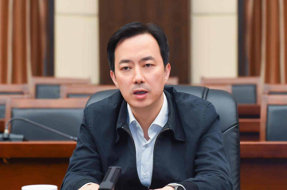 贵阳市一公务员干部走红,今年才47岁,已经是省会城市市长了_马宁宇
