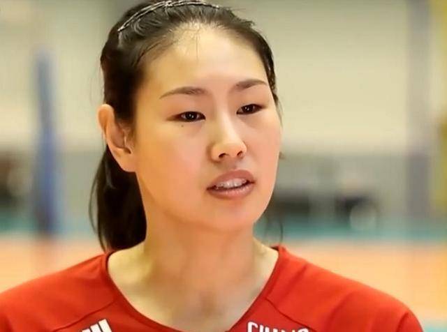 女排老将颜妮,每天治疗2个小时,面对记者道出退役时间_中国女排_闫妮