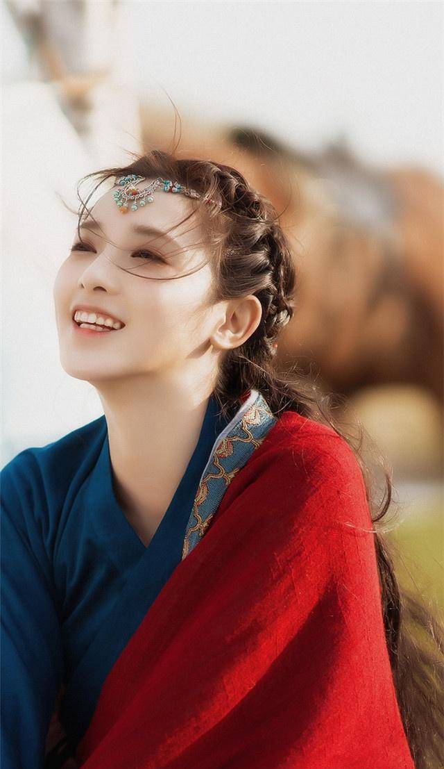 网友认为孟子义和彭小苒长得像,其实两人古装造型还是有明显不同_小枫