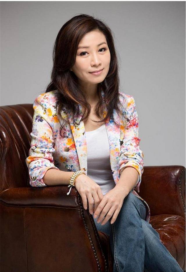 方文琳,隐退多年复出依然美丽,她不打算再结婚,两个女儿好漂亮_王杰