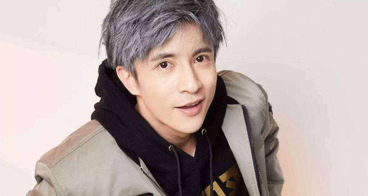 章龄之酒店摔倒后晒伤照,曾被薛之谦内涵拜金,胡彦斌否认并打脸_陈龙