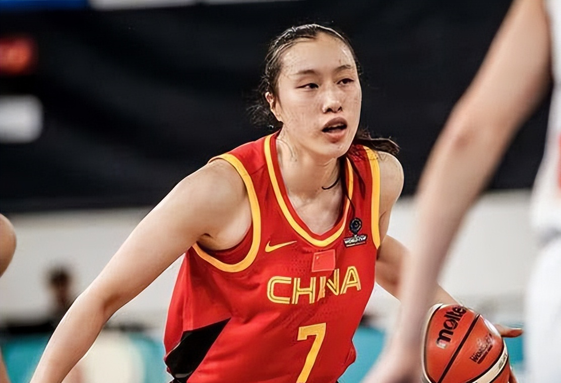 中国女篮队长退役,郑薇可惜,球迷担心