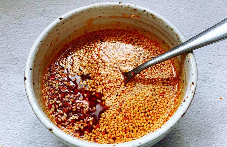 如何在家制作地道的四川辣椒油？