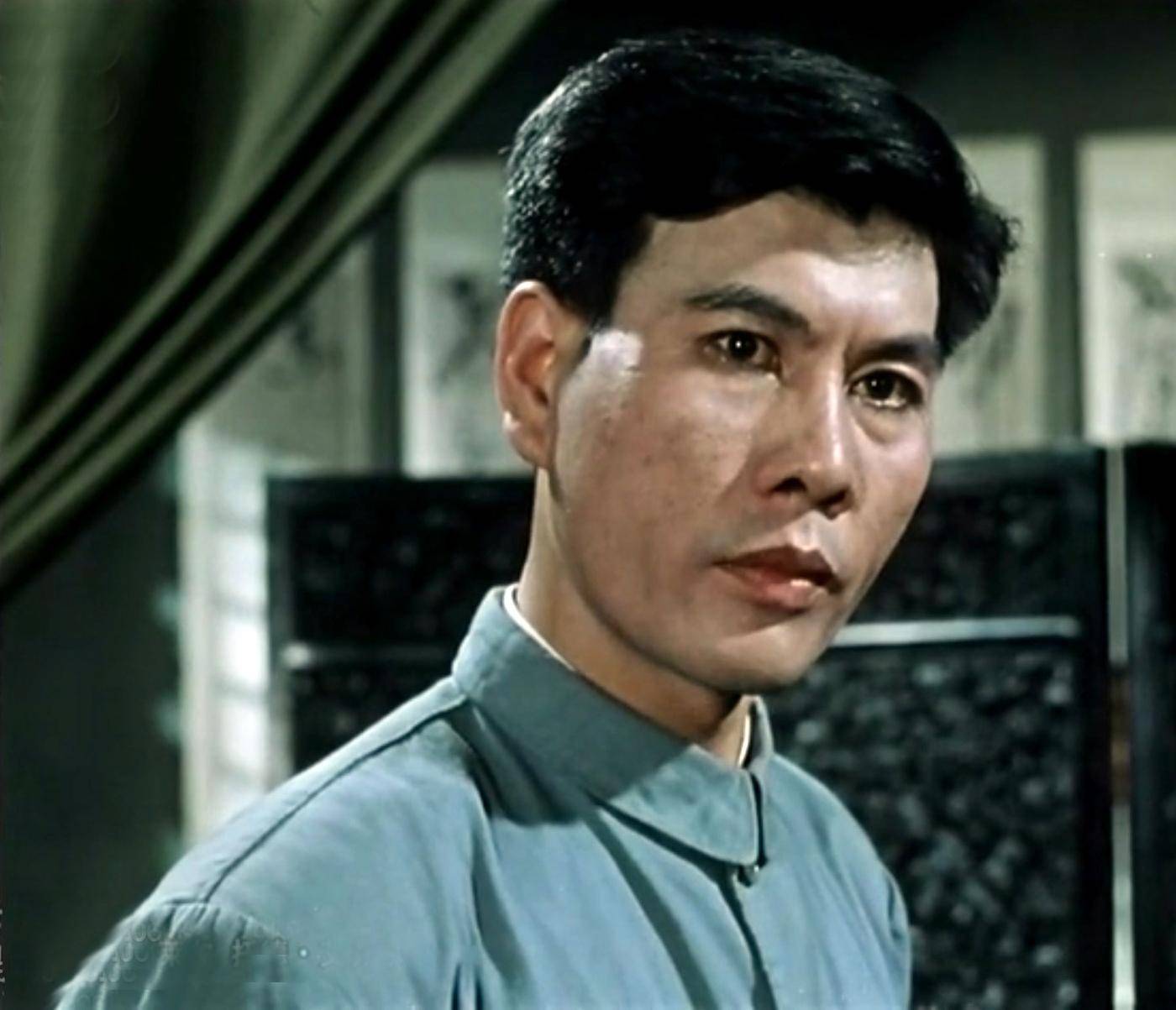 这是老艺术家李默然的年轻照.康泰:当年上影厂的又一位银幕帅哥.