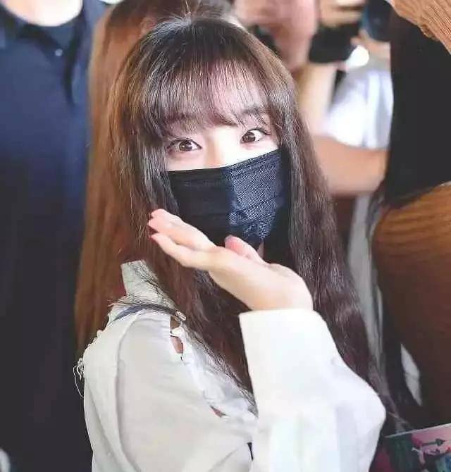 有一种"整容"叫宋雨琦拉直刘海,判若两人,网友:这土妞是谁?