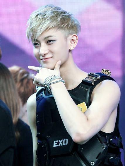 黄子韬晒自拍照,竟然从"邪气小生"变成了"最佳女婿",太帅了_造型_因为