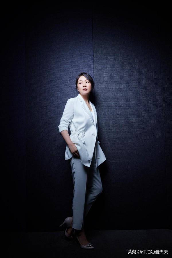 闫妮才是新一代"腿精",从粗壮时尚,到暴瘦后的仙女腿,太励志_西装