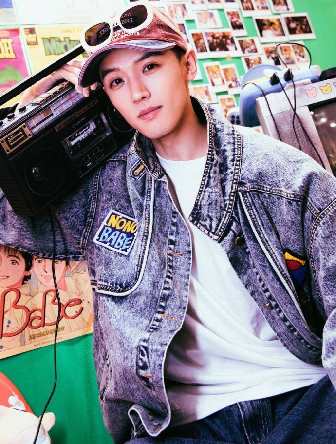 演员周峻纬因不当言论被禁言,被扒立场有问题,赵丽颖或被波及_网友