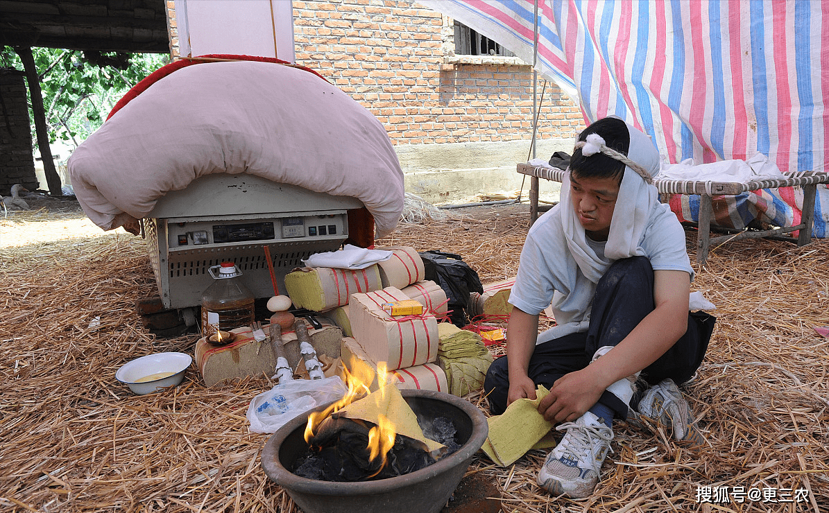 "五七不吃家中饭",啥意思?_葬礼_仪式_老人