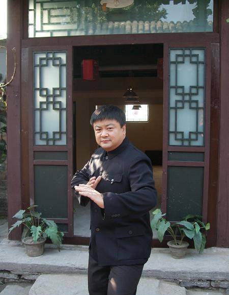 高亚麟:洪剑涛1991年就穿上了1500块的貂皮大衣,搁现在起码15万_儿子