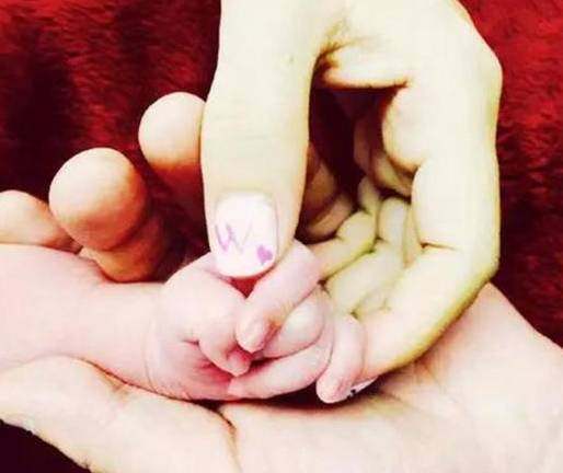 看看年轻的angelababy陈妍希顺产_生育_林心如_女明星