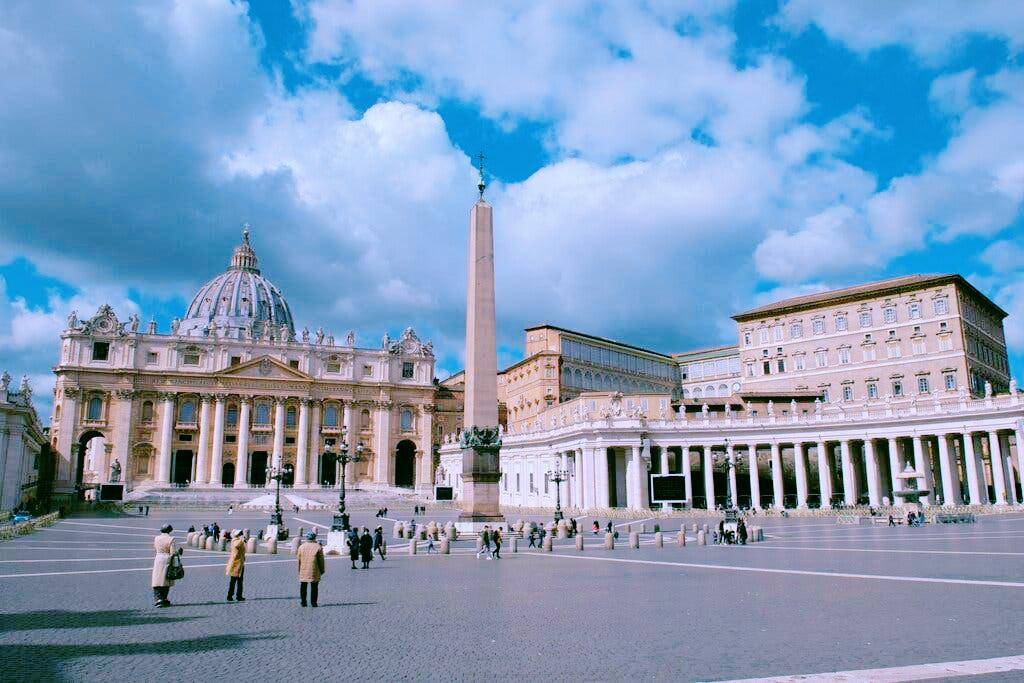 只有32个女人的梵蒂冈,面积仅1.6个鸟巢大,与我国的关系微妙