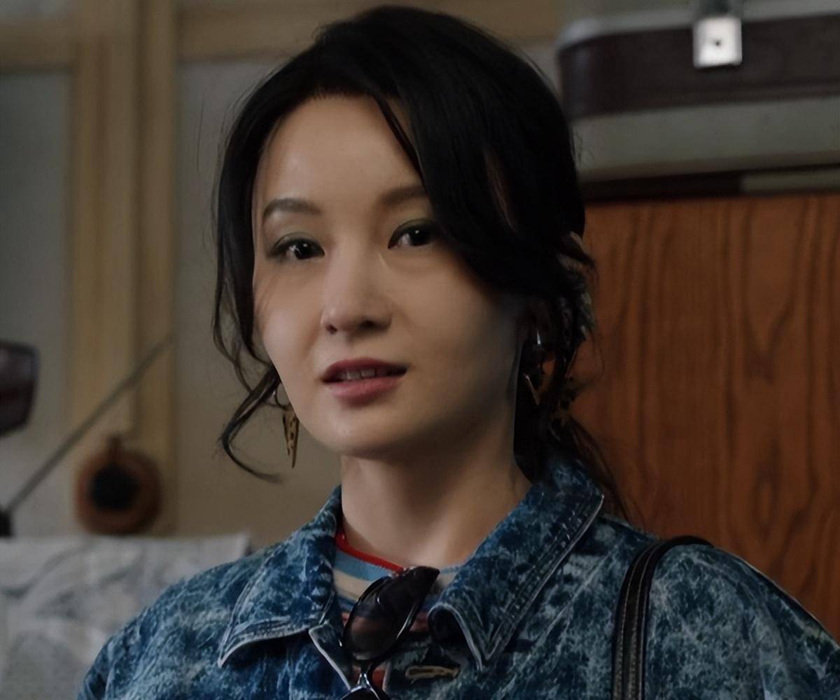 陈美玲饰演的葛晓凤,虽然戏份不多,却是一个美丽的存在.