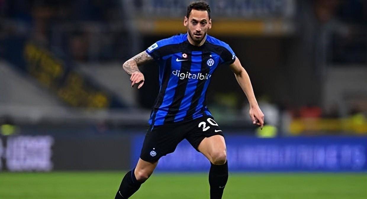 恰尔汉奥卢续约即将迎来大结局_国米_球员_的合同