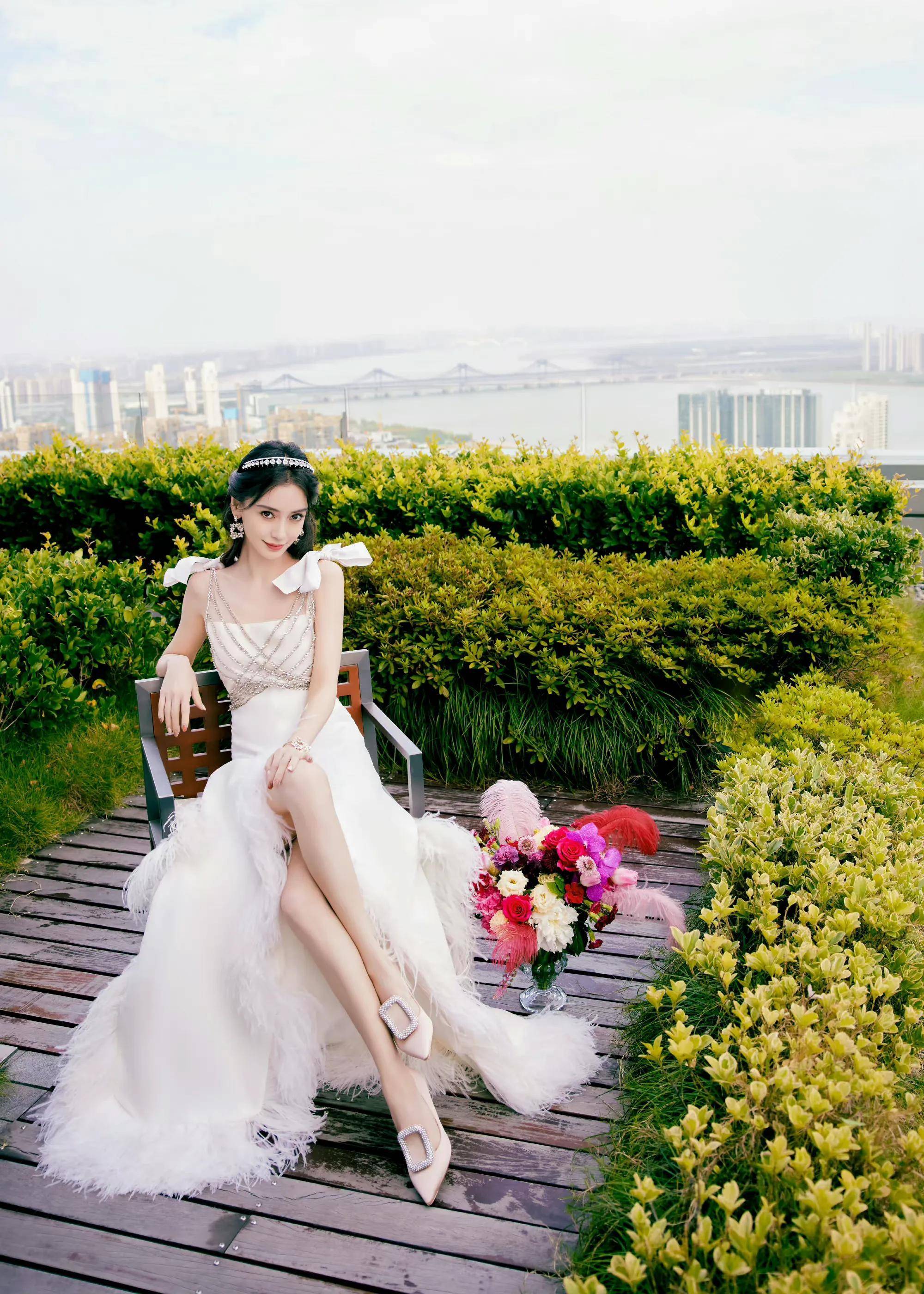 angelababy钻石羽毛造型,好像天上公主下凡,灵动甜美,纯净浪漫_满分