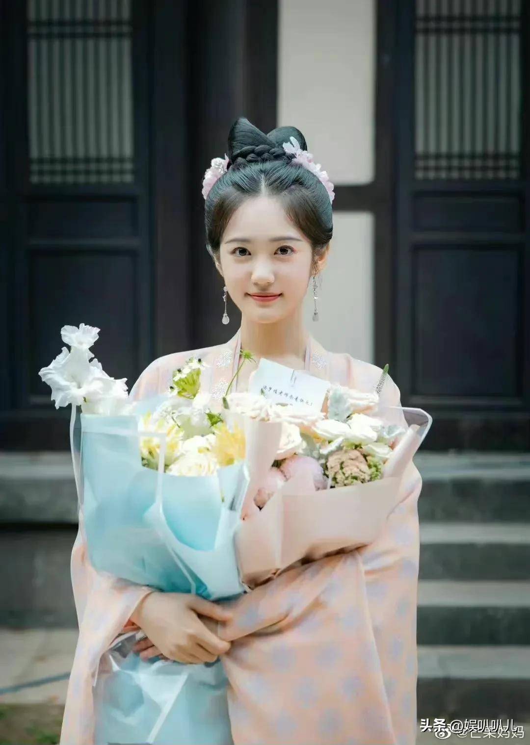 《显微镜下的大明》让人惊喜的不是主角张若昀,而是配角汤梦佳_戏份