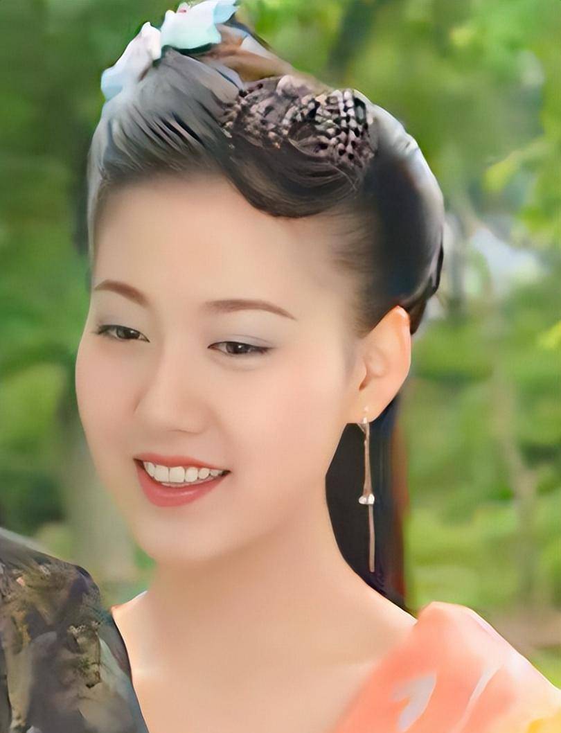 高露:从文蔷到林噙霜,出道24年零绯闻,刚走红就结婚,儿女双全_母亲