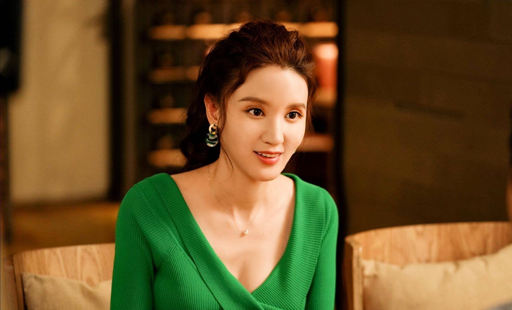 《安家》张乘乘虽渣,却穿火了"渣女裙",每一套都妩媚到骨子里_张萌