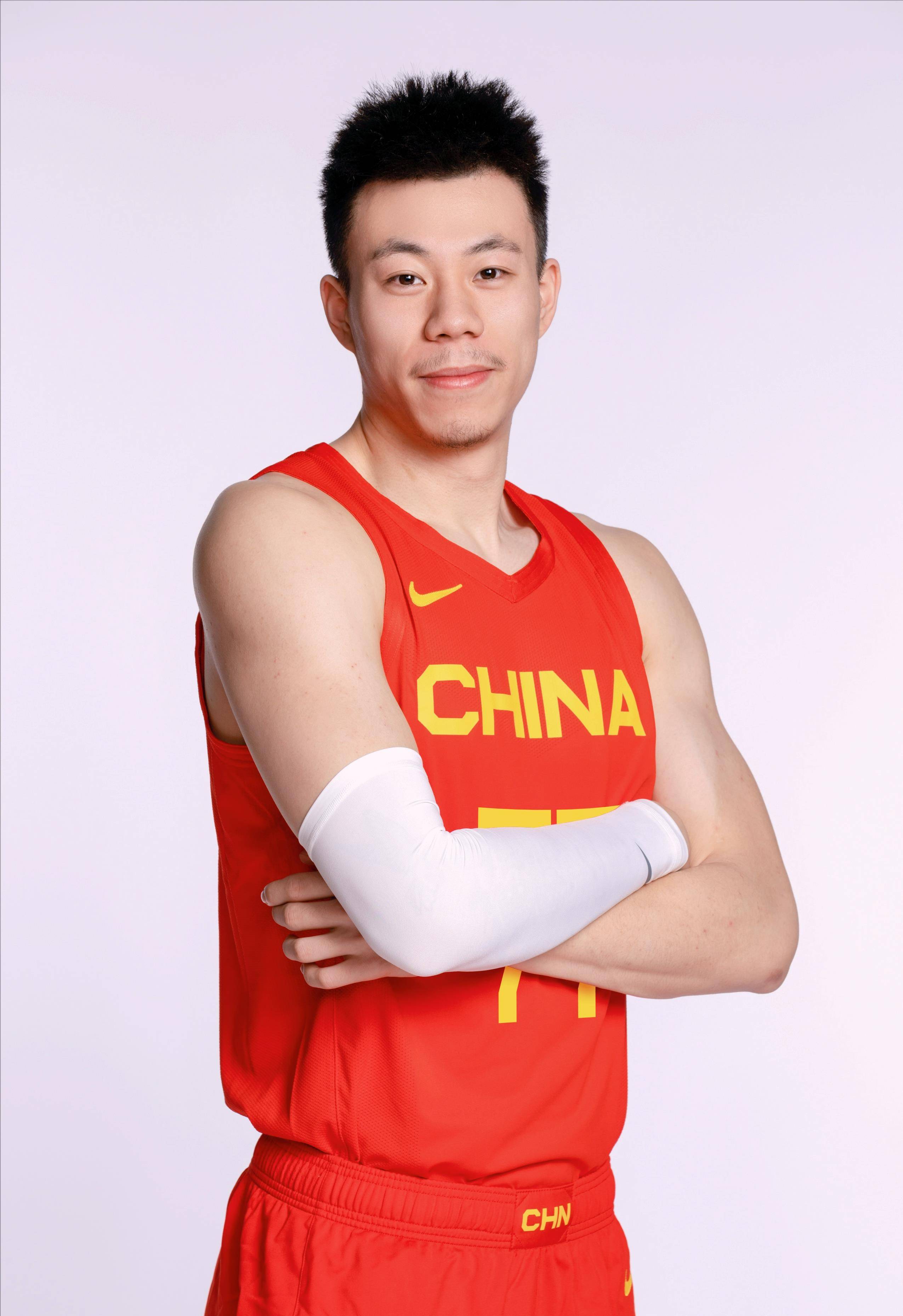 新疆队不会退出cba,男篮定妆照发布,周琦壮了,张镇麟蓄胡子_管理层