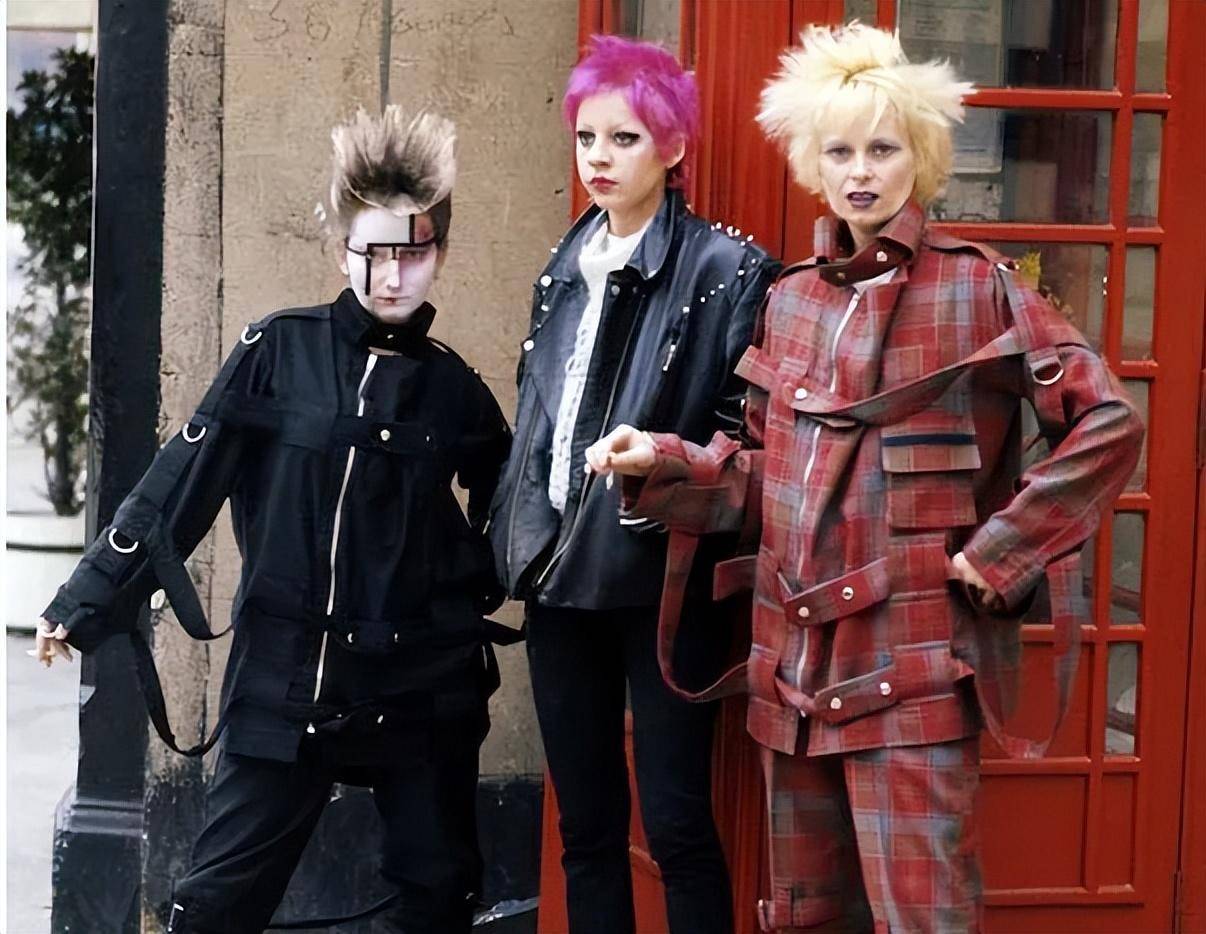 dickson薇薇安与性手枪的sid vicious站在一起薇薇安站在她的店 "sex"