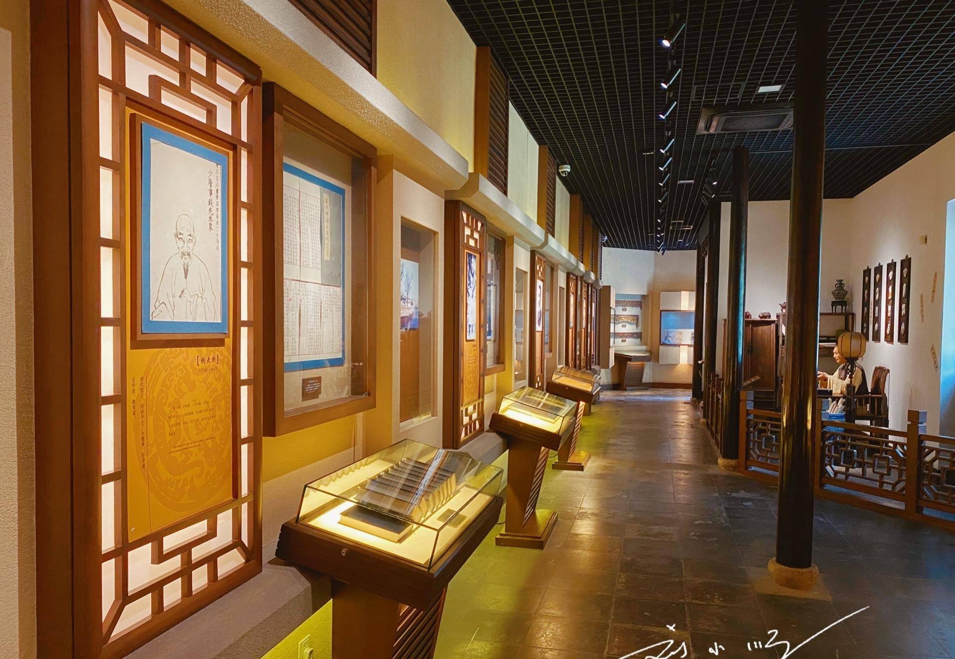 "嘉定孔庙"里现在还设有"中国科举博物馆",分为五个展厅,介绍了科举