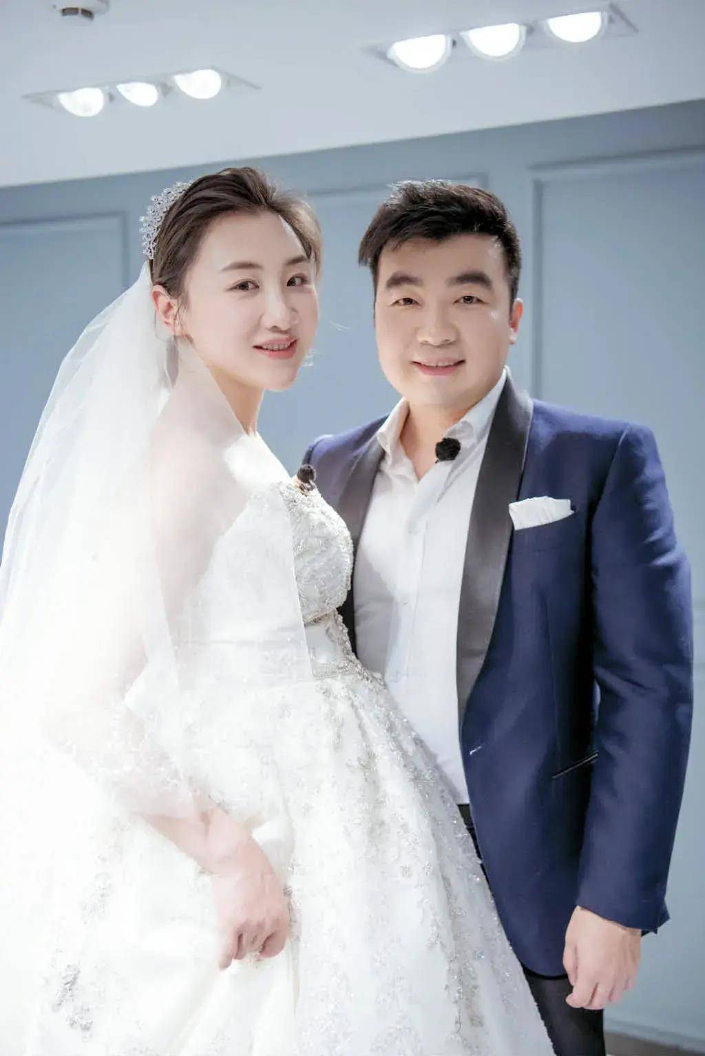 从闺女到妻子,妈妈,何雯娜:生活幸不幸福,我们自己知道就够了_梁超