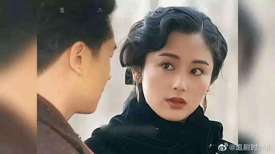 在电视剧《今生今世》里,饰演女配姜安琪.该剧女主台湾女演员陈德容.